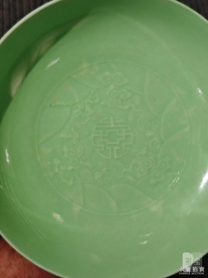 清雍正 御制果绿釉暗花福山寿海图盘 （一对） - 图8